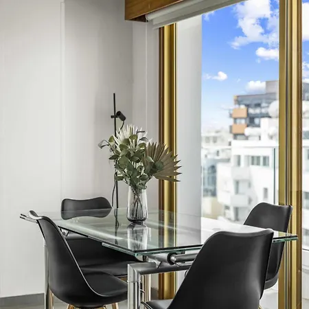 Apartment Phaedrus Living: Seaside Phinikoudes Flat *