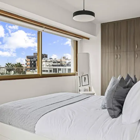 Phaedrus Living: Seaside Phinikoudes Flat Apartment